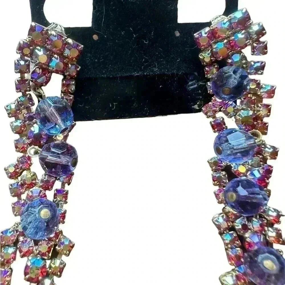Vintage CARNEGIE SIGNED Amazing Tricolor Dimensional Rhinestone Earrings - Picture 3 of 5